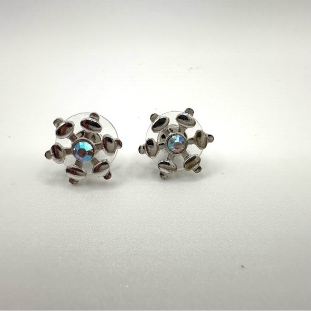 Elegant Silver Tone Snowflake Stud Earrings